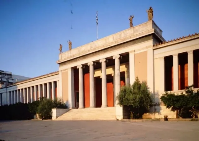 Будівля Національного археологічного музею в Афінах